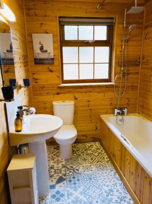 Artro Lodge Luxury 3 Bedroom, 3 Bathroom & Hot Tub Llanbedr  Dış mekan fotoğraf