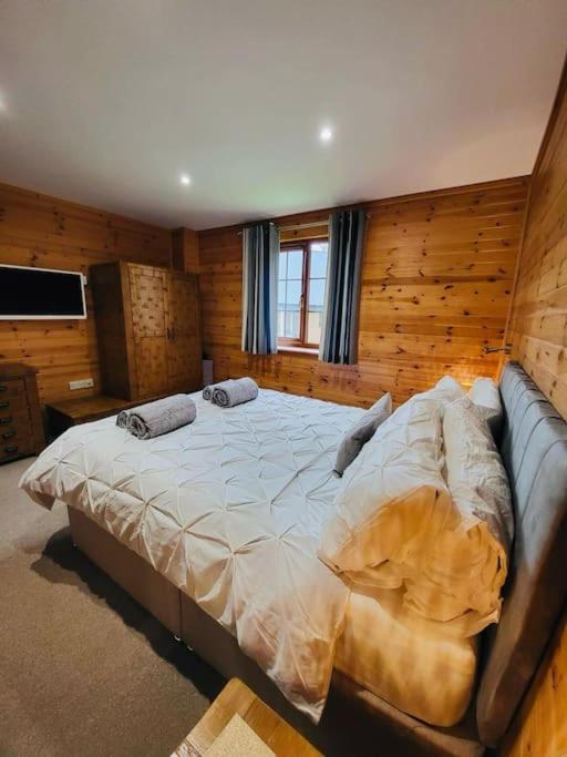 Artro Lodge Luxury 3 Bedroom, 3 Bathroom & Hot Tub Llanbedr  Dış mekan fotoğraf